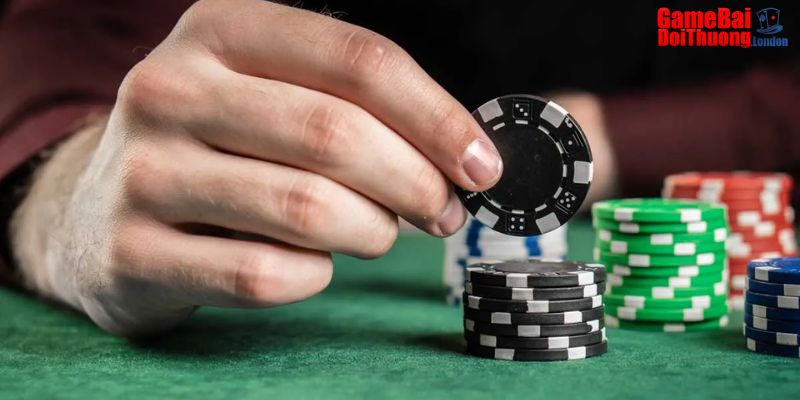 C-Bet là kỹ thuật bluff xảy ra khi bạn là người đã chọn raise trước flop