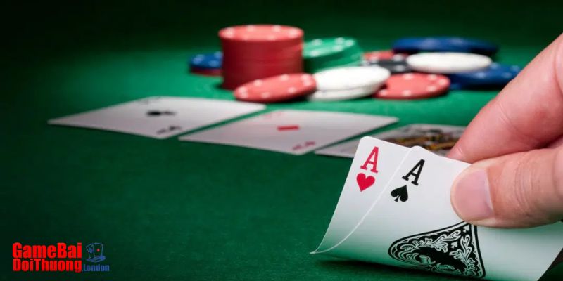 Hole Cards dùng để nói về hai lá bài tẩy được phát riêng cho mỗi người