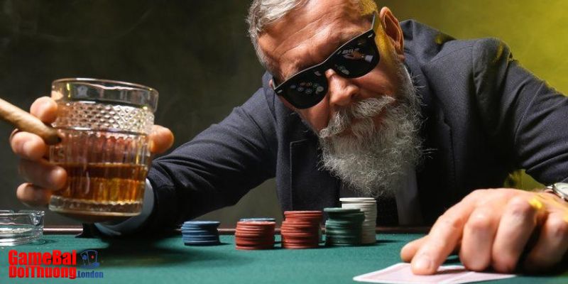 Vì sao cần quan sát đối thủ khi chơi bài Poker