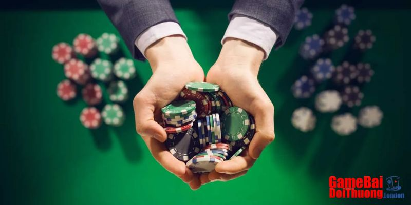 Pot Odds là tỷ lệ giữa số tiền cần bỏ ra để theo cược so với tổng tiền trong pot
